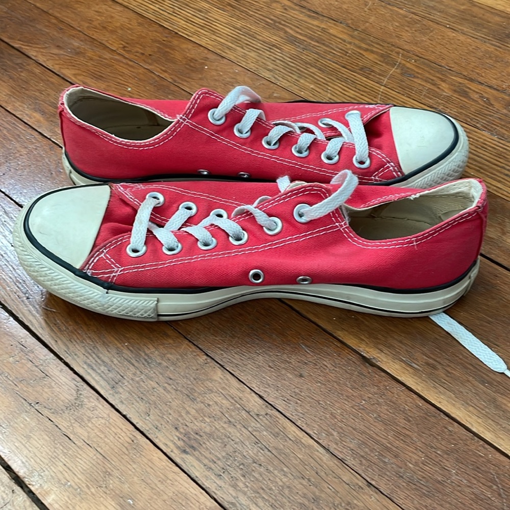 Converse low tops. Women’s size 10 - Picture 4 of 4